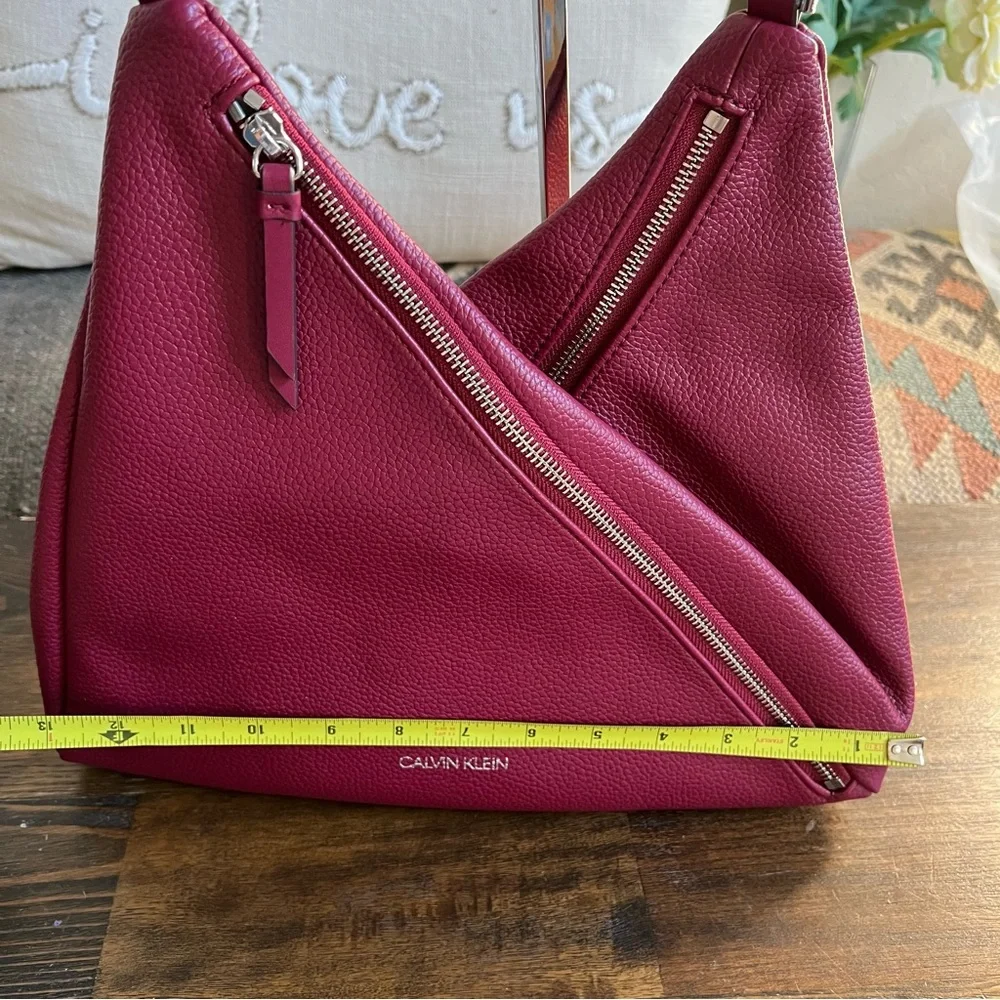 NWOT! Calvin Klein Geo Rocky Road Vegan Leather Hobo Bag In Merlot - Picture 12 of 17